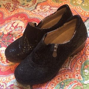 Women’s nursing shoes